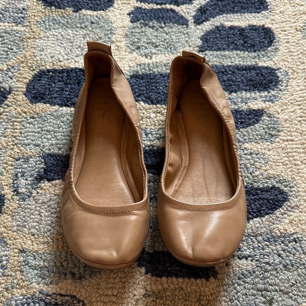 Universal Thread Tan Slip-On Flats